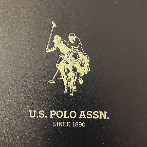 U.S polo assn watch and bracelet set - Picture 2 of 4